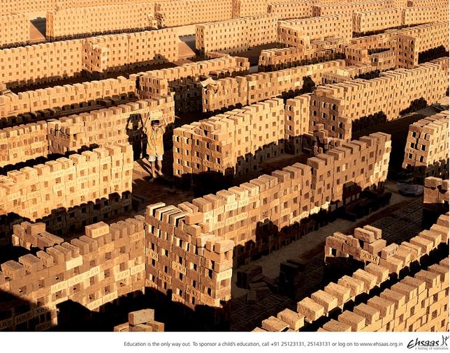 La pub du jour : Le monde est merveilleux, à un détail près… [ONG]