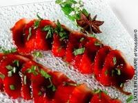 Carpaccio de fraises au poivre de Sichuan et miel balsamique
