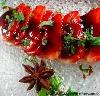 Carpaccio de fraises au poivre de Sichuan et miel balsamique