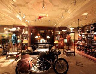 120-Dunhill's-Travel-and-Discovery-Room