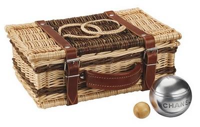 Chanel Cruise : Une partie de Pétanque avec Karl en direct de St Tropez !