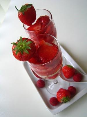 Fraises en salade, citron vert, framboise dans une gelée de Schweppes!!