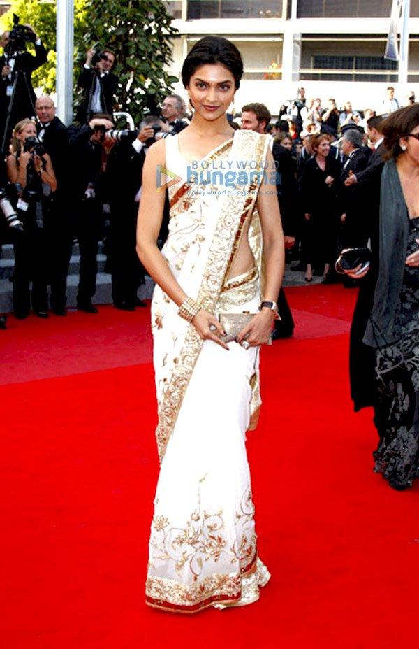 Deepika Padukone monte les marches du festival de Cannes 2010!