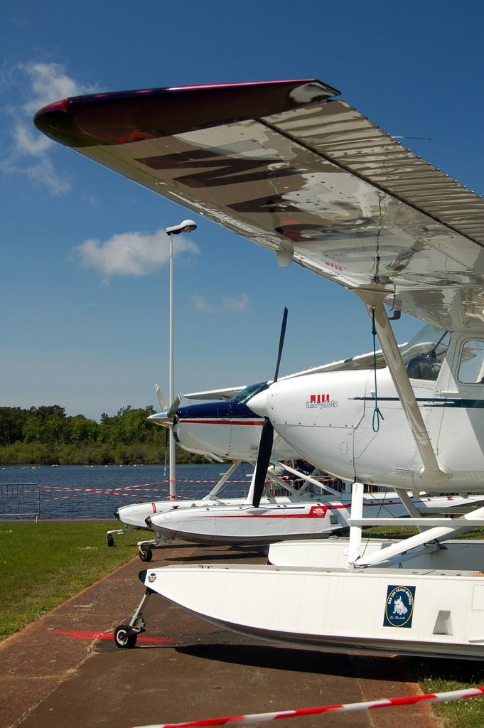 http://i338.photobucket.com/albums/n432/vonsontag/Hydravions%20Biscarrosse%202010/DSC_0356.jpg