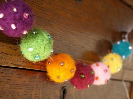 Guirlande_boules_feutre