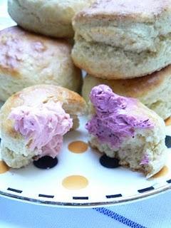 Perfect scones & red butters