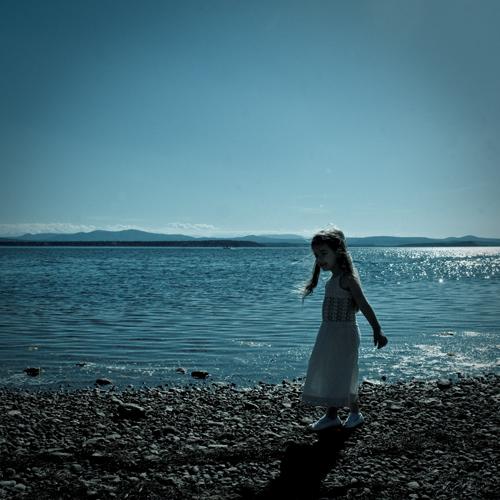 La petite chercheuse de coquillages (Jacqueline Saint-Jean)