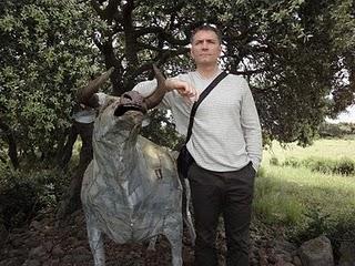 En retrait, sans raison