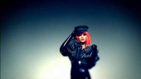 Rihanna moins sexy mais plus extravagante ....  dans son nouveau clip Rockstar 101