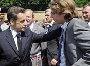 Sarkozy entre discrétion discrédit.