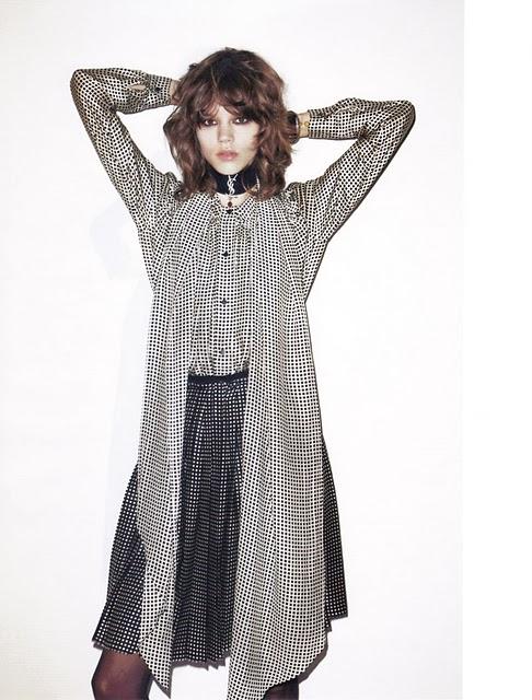 ✤ Un avant-goût de rentrée avec les pré-collections de l'automne-hiver 10-11, incarnées par Lara Stone et Freja Beha ✤