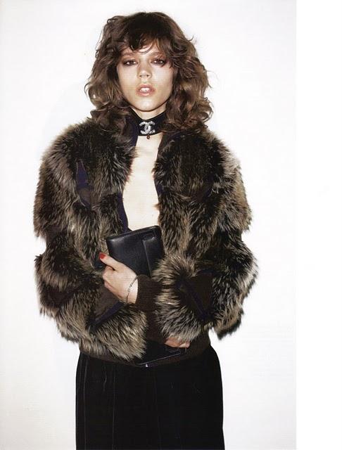 ✤ Un avant-goût de rentrée avec les pré-collections de l'automne-hiver 10-11, incarnées par Lara Stone et Freja Beha ✤