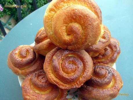 Roulés au miel http://lh3.ggpht.com/_R_hDG-ur51A/S_Rg-U69AEI/AAAAAAAAKOk/eu7JzvGxV0s/s800/IMG_2423.JPG