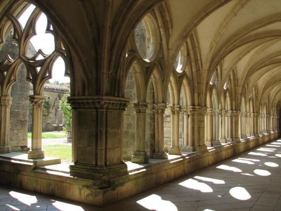 http://images.doctissimo.fr/voyages/photo/hd/0061527006/france-centre/abbaye-noirlac-812934899.jpg