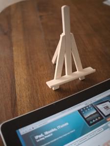 Un support iPad en bois pour 4€