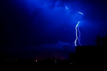 Petite agitation avec des averses orageuses cet après-midi.