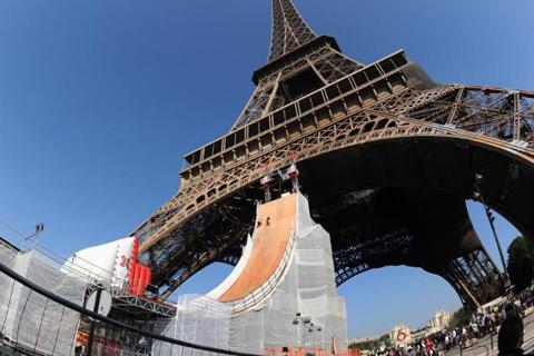 Taïg Khris saute de la Tour Eiffel ... la vidéo est là