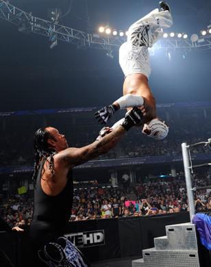 Undertaker se blesse à SmackDown