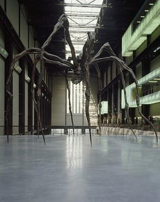 De Louise Bourgeois, Paris 1911 - New-York 2010, hommage à une araignée qui tisse sa toile parmi les nuages