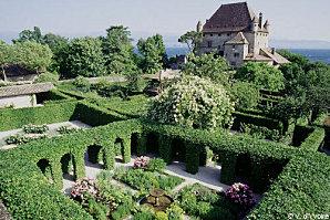 Jardin des Cinq Sens Yvoire vue cloitre