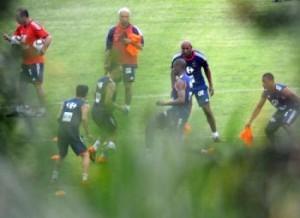 photo-volee-du-huis-clos-des-bleus-jeudi C’est notre équipe