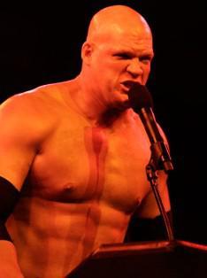 Kane annonce le forfait de Undertaker à Fatal 4 Way
