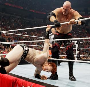 Kane domine Sheamus