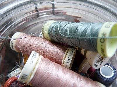 [Les dessous] 09/06Petite pause couture pour vous montrer...