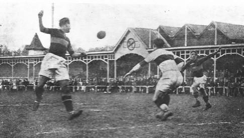 L'Olympique Lillois gagne le Championnat de France en 1933.