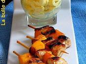 Mini-brochettes poulet mangue, chantilly curry