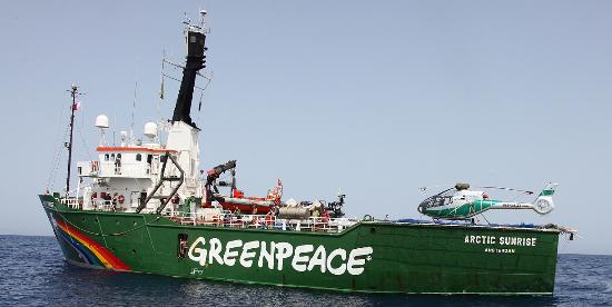 Veillée d’armes sur le bateau de Greenpeace