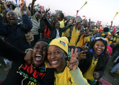 http://photo.lejdd.fr/media/images/sport/football/afrique-du-sud-supporters/2127450-1-fre-FR/Afrique-du-Sud-supporters_pics_390.jpg