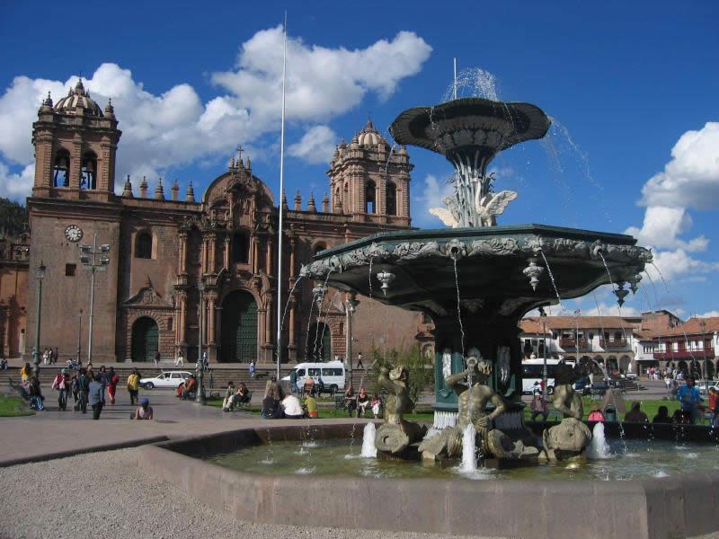 Voyage et Tourisme au Pérou – Place des Armes de Cuzco, Pérou