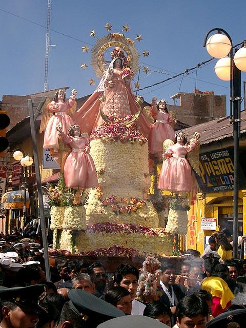 Voyage et Tourisme au Pérou – Fête de la Vierge de la Candelaria, Puno, Pérou 