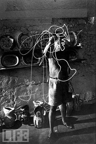 picasso-light-graffiti_7.jpg