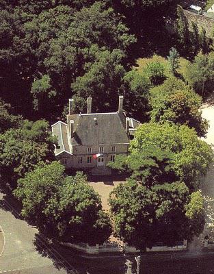 ..- LES SAPINS -.. Qui est cette petite fille avec son ch...