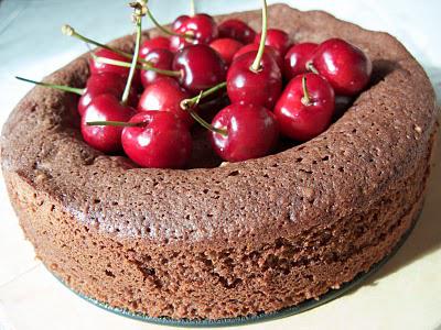 Gâteau fondant au chocolat Valrhona et aux cerises