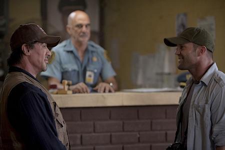 The Expendables : 1 affiche + 6 vidéos + 42 images !!! the-expendables