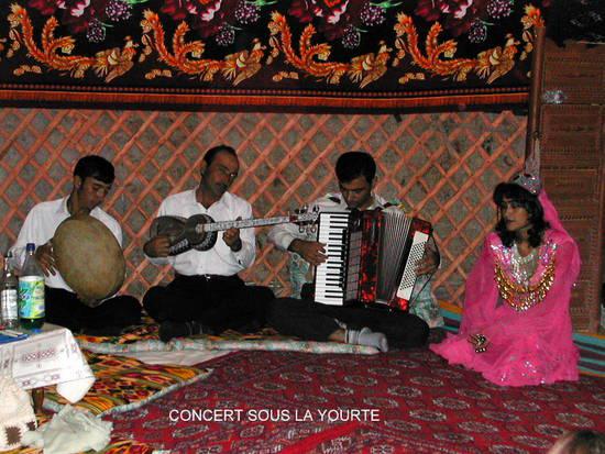 concert-sous-yourte.1275988545.JPG