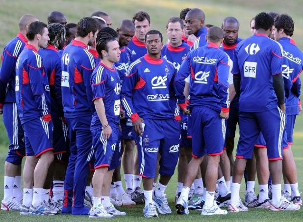 Connaissez-vous le resto basket ? C'est aller au resto en basket et partir en courant juste avant l'addition. Les joueurs français ont inventé le foot basket. C'est même pas la peine de courir  en plus mais pour ne pas payer l'addition c'est pas gagné les gars !