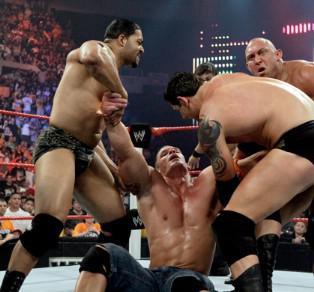 La NXT attaque John Cena à Fatal 4 Way