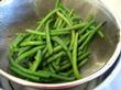 égoutter les haricots verts