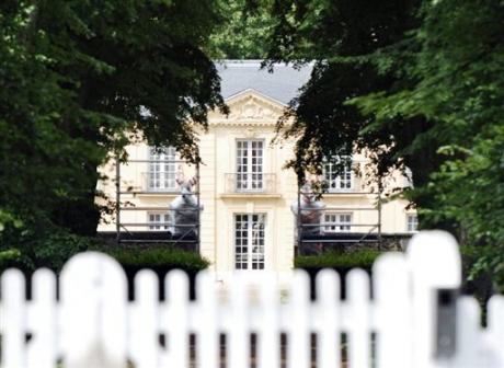 Dépôt de bilan 16367a-un_aviateur_condamne_a_payer_800_euros_pour_le_survol_de_la_lanterne_a_versailles.jpg