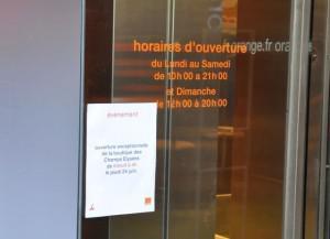 orange-champs-4 iPhone 4 : première file d’attente sur les Champs Elysées