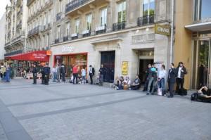 orange-champs-2 iPhone 4 : première file d’attente sur les Champs Elysées