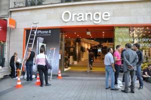 orange-champs-1 iPhone 4 : première file d’attente sur les Champs Elysées