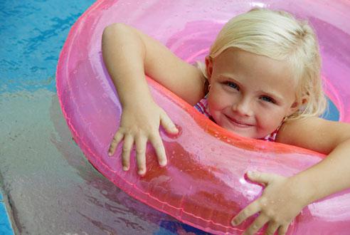 comment protéger enfant dans l'eau de piscine