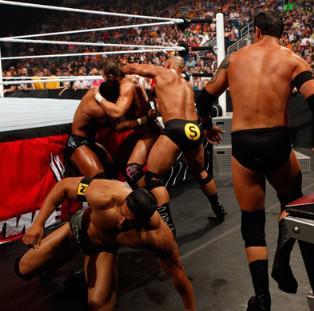 La Hart Dynasty affronte les rookies de la NXT