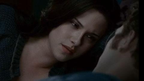 Twilight 3 ... Découvrez Robert Pattinson et Kristen Stewart ... dans le même lit