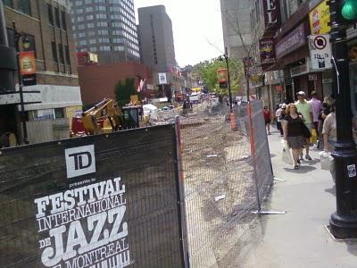 Le site du festival de Jazz, un vrai chantier de construction!